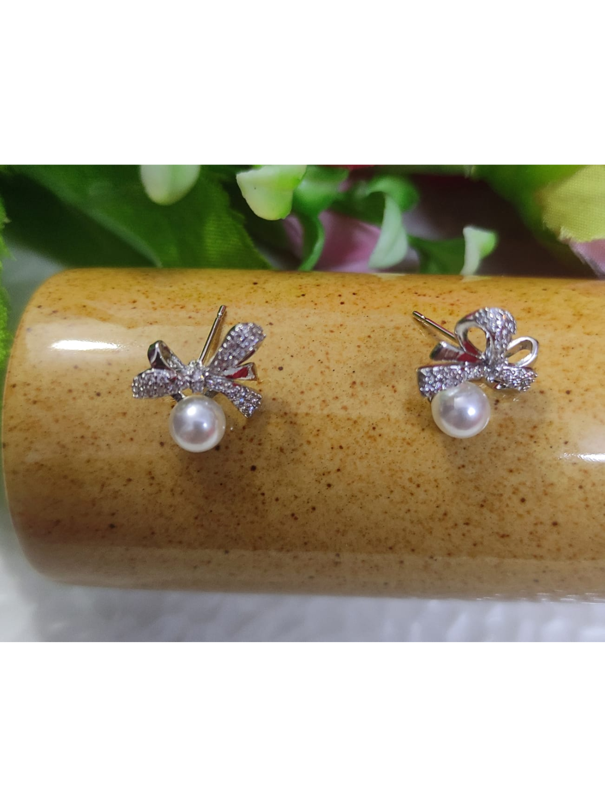 Bow Pearl Earring - Image 4