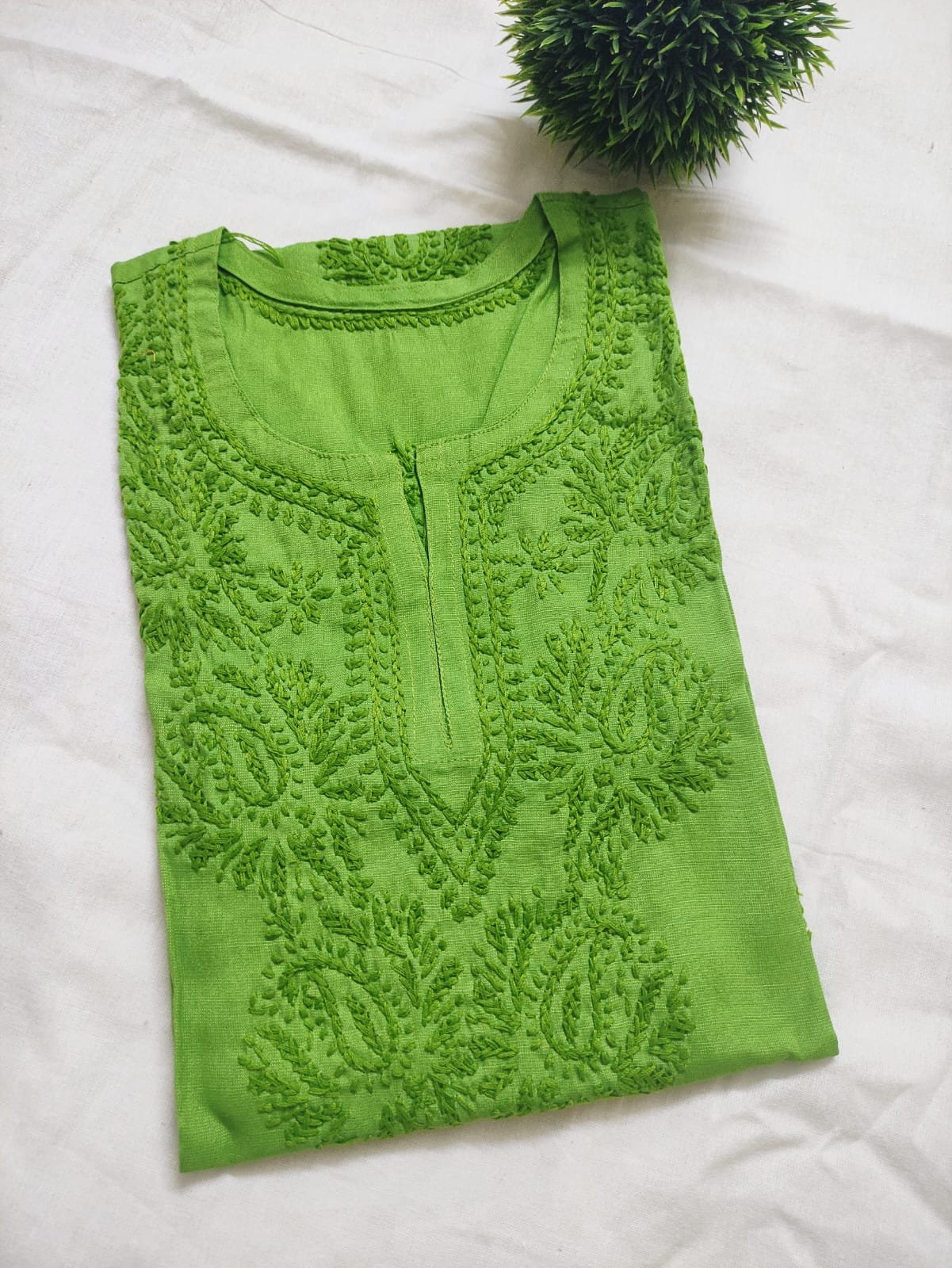Hand Embriodered Lucknowi Chikankari Kurti(Inner Not Included)