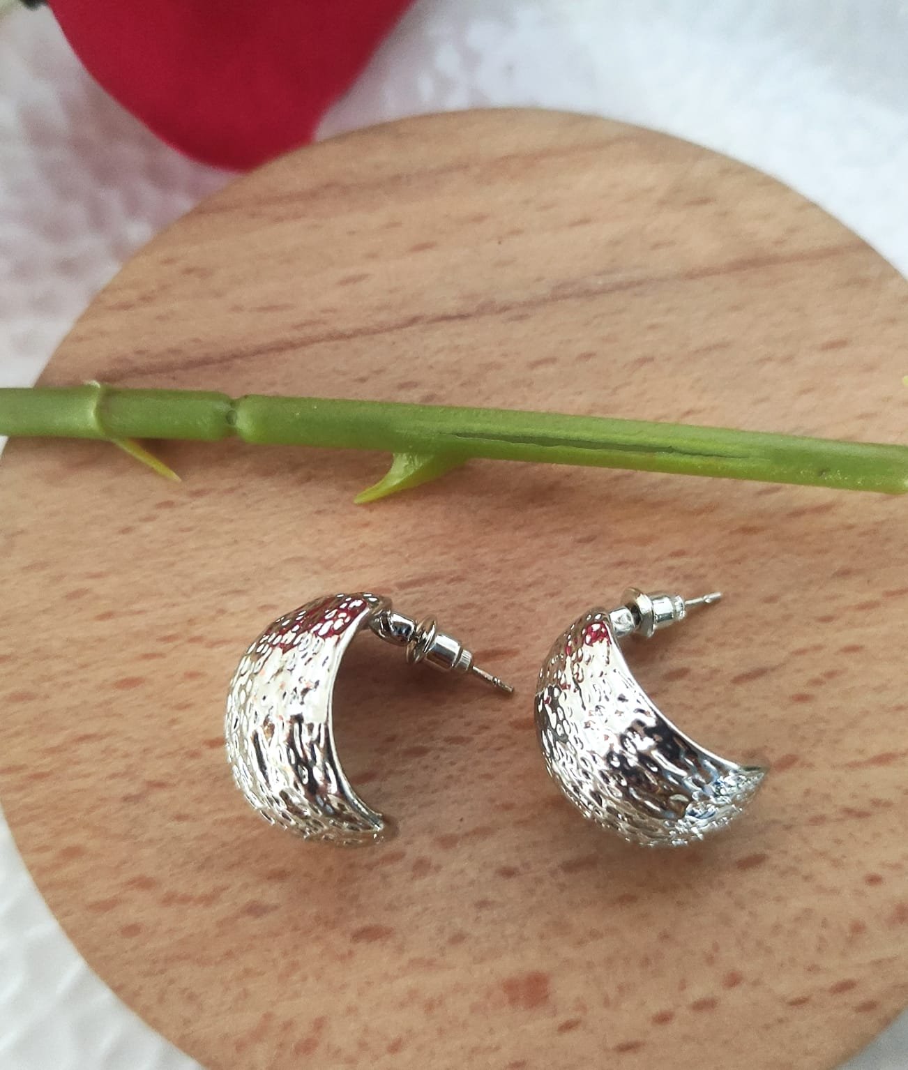 Curve Stud Earring - Image 6