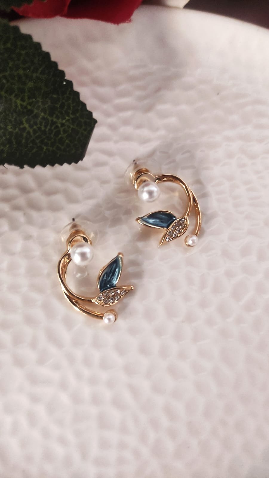 Pearl Leaf Earring - Image 4