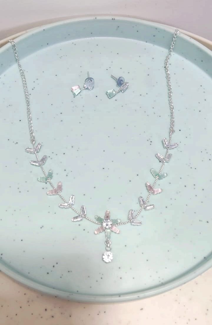 V Necklace Set - Image 2