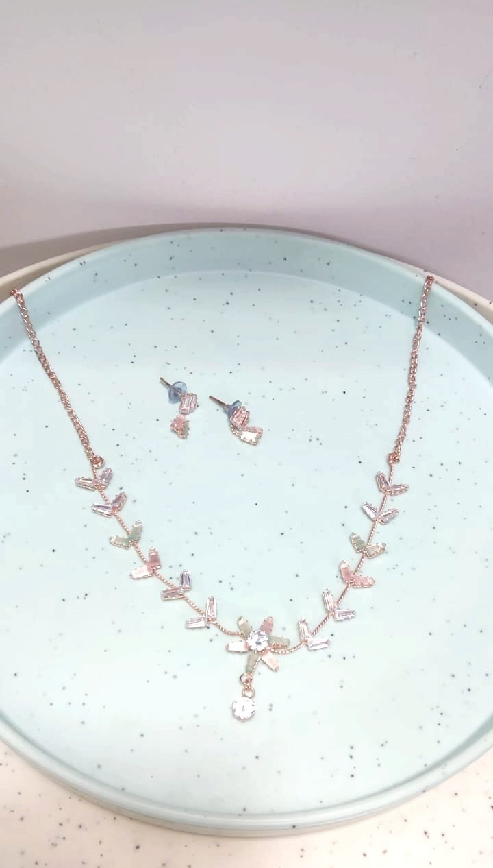 V Necklace Set - Image 3