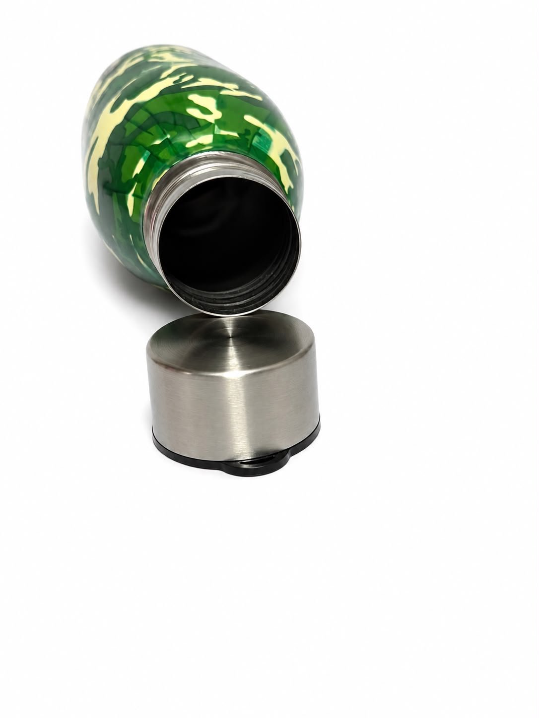 Stainless Steel Vacuum Insulated Water Bottle with Screw Cap, Leakproof Thermal Flask, Green Camouflage Print, 500 ml - Image 3